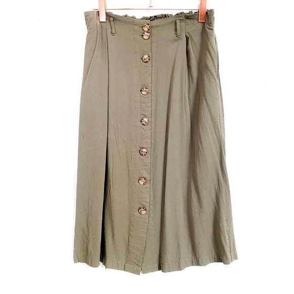 bohme Dresses & Skirts - bohme midi skirt olive color w/pockets & buttons L